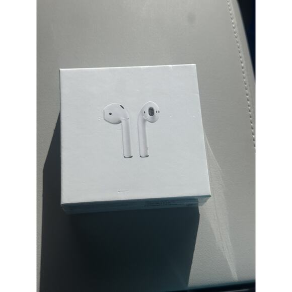 Apple AirPods (1st Generation MMEF2AM/A) Brand New Sealed w/Charging Case White - Picture 3 of 3